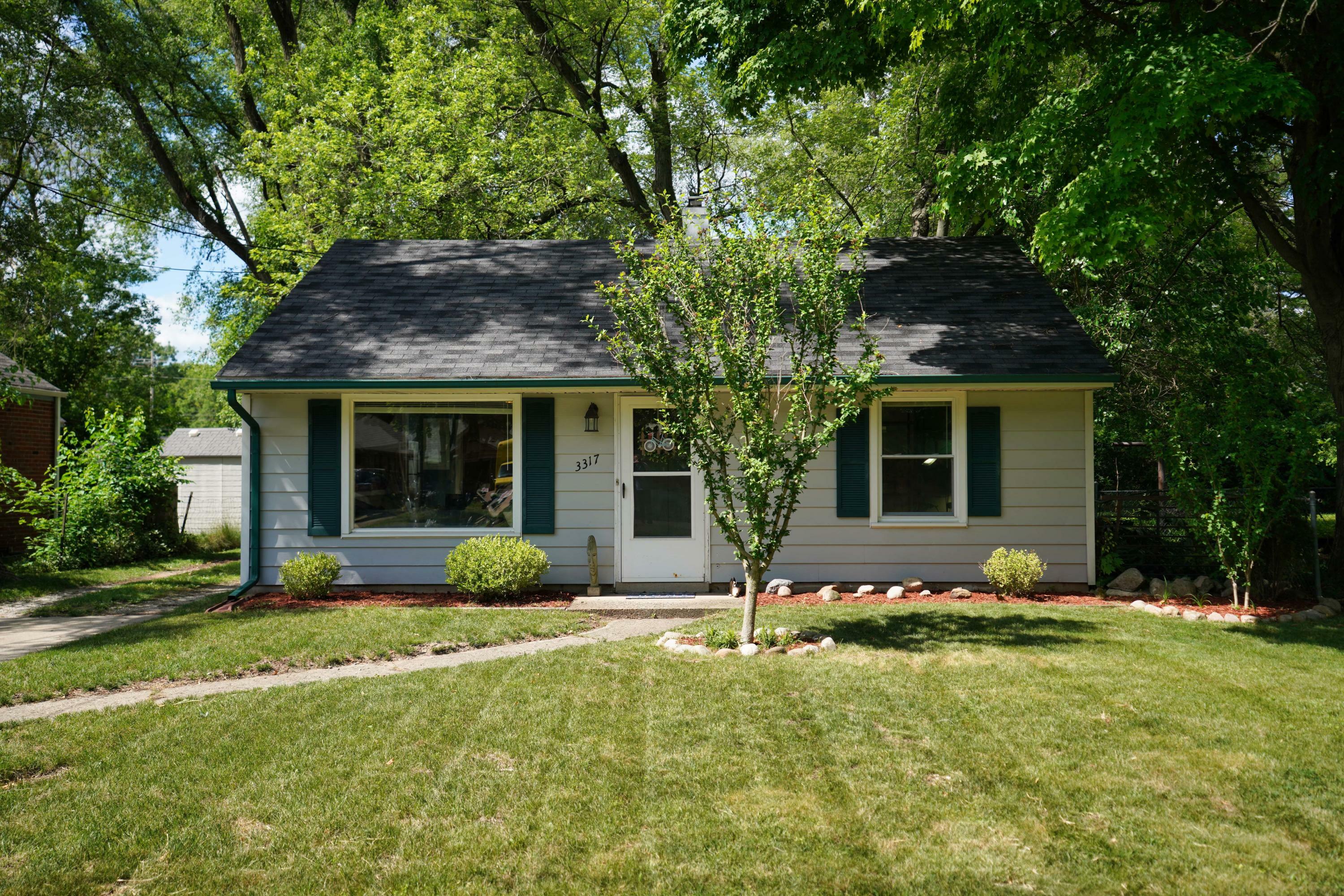 Property Photo:  3317 Miami Avenue  MI 49048 