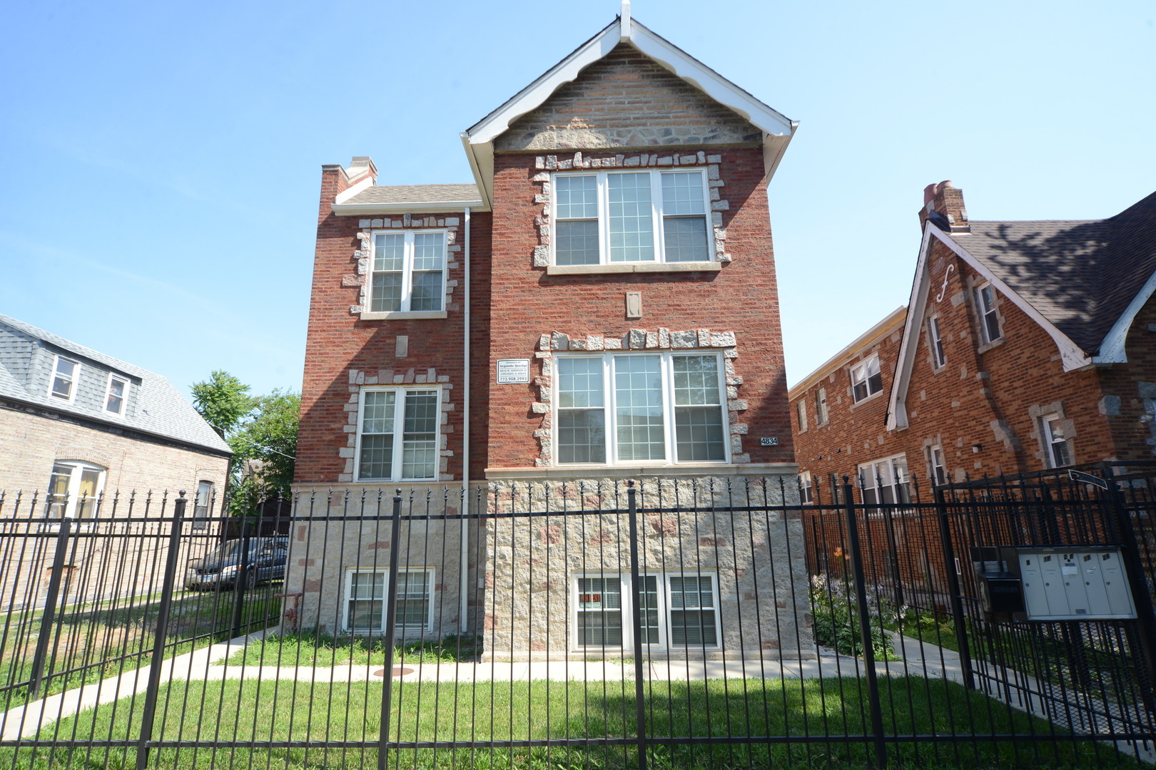 Property Photo: 4834 W Superior Street G IL 60644