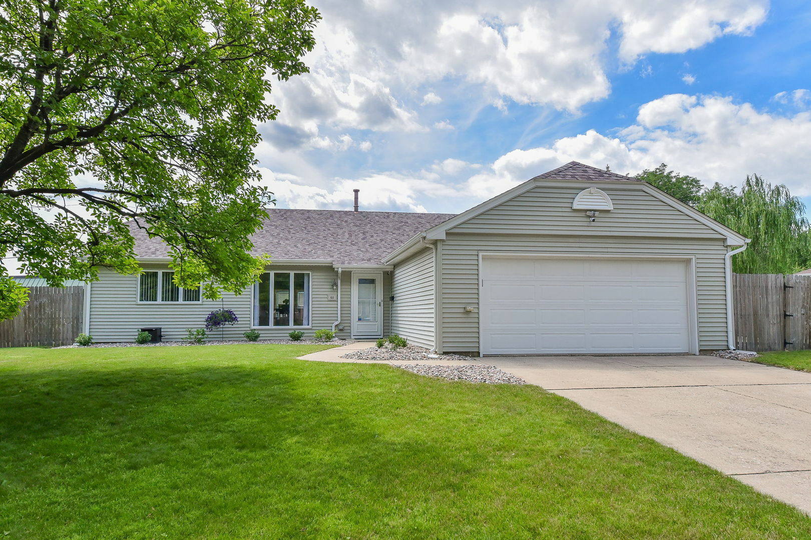 Property Photo:  60 Stratford Road  IL 60538 