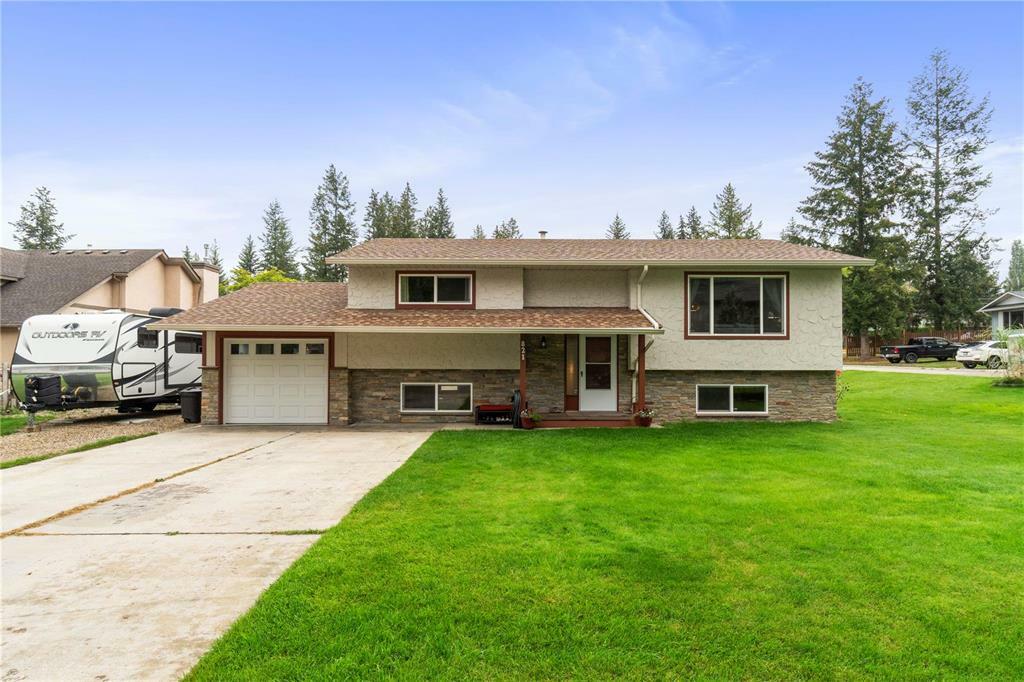 Property Photo: 821 26 Street SE BC V1E 2H6