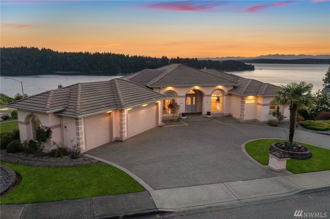 Property Photo:  27 W Shore Ct  WA 98388 