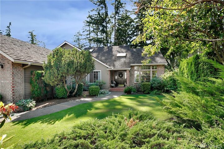 Property Photo:  32417 12th Ave SW  WA 98023 