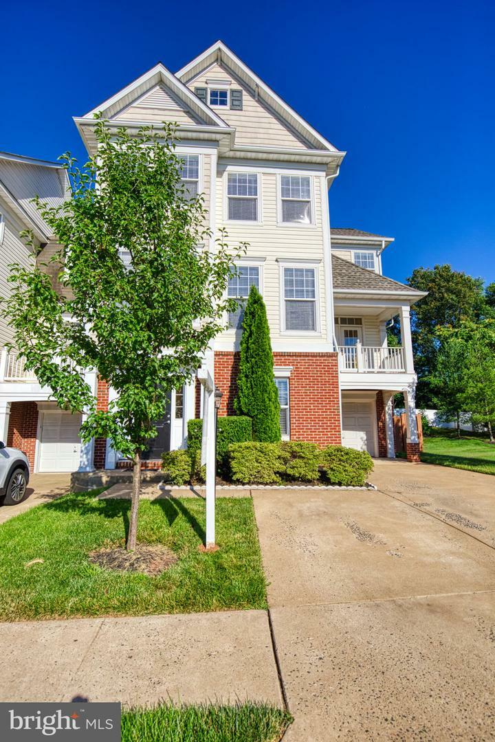 Property Photo:  8245 Glade Bank Drive  VA 20111 