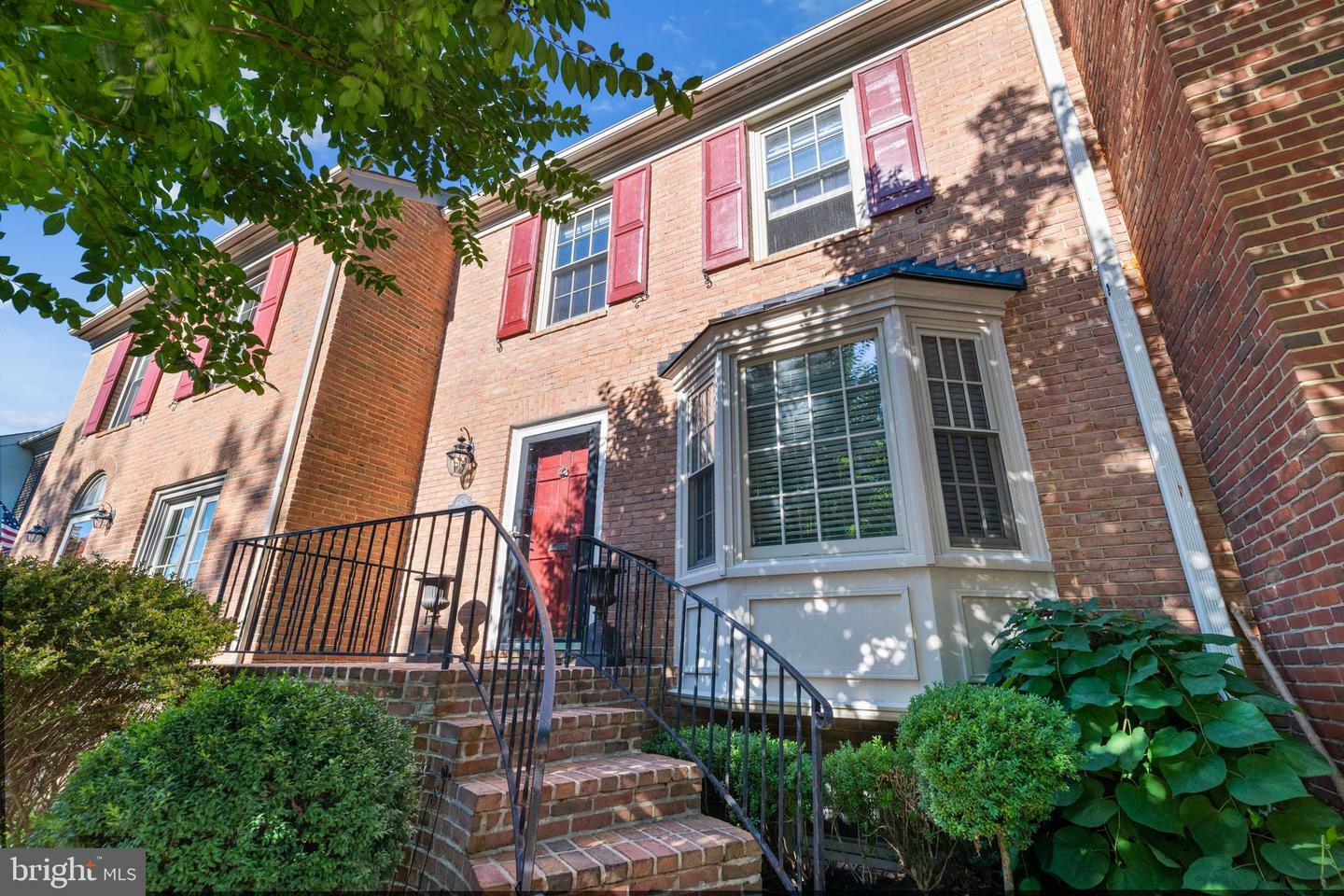 Property Photo: 6426 Eastleigh Court VA 22152