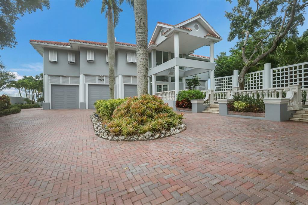 Property Photo:  4008 Bayside Drive  FL 34210 