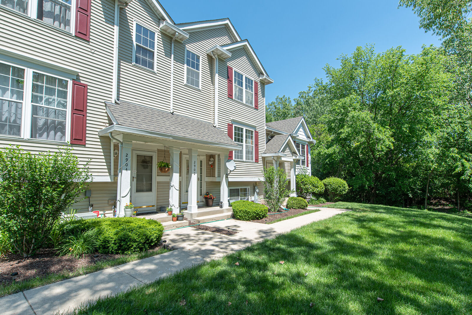 Property Photo:  2902 Woodside Drive  IL 60431 