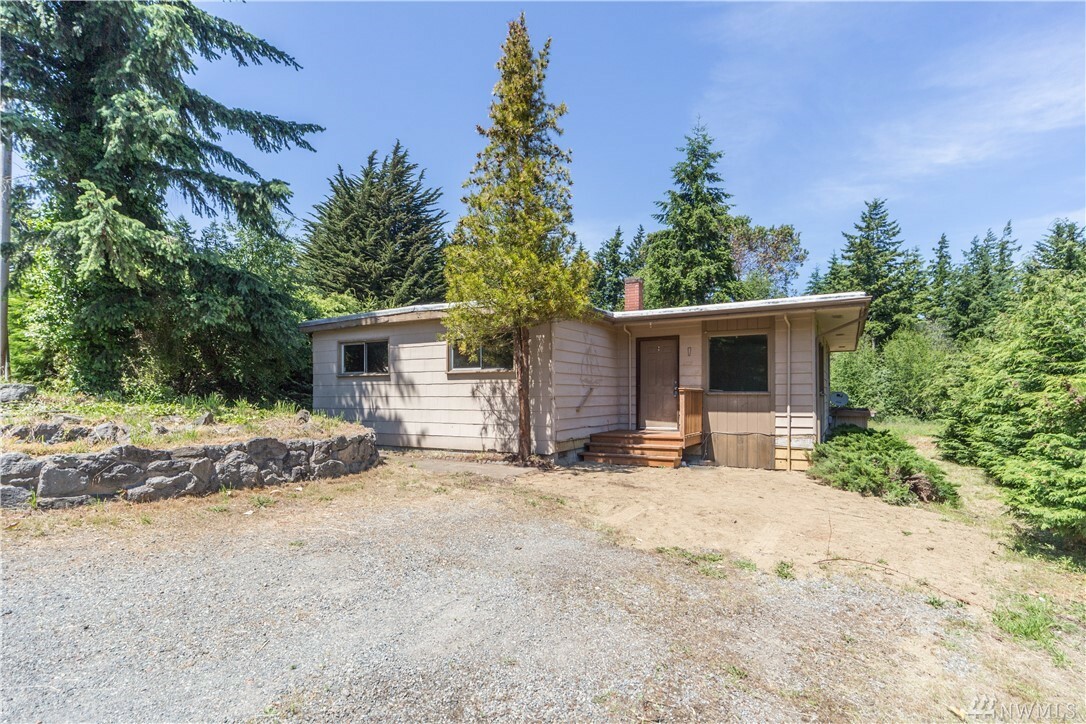 Property Photo:  824 14th St  WA 98368 