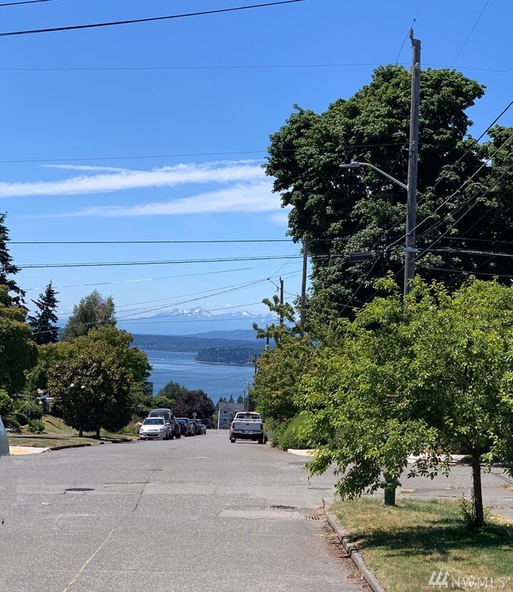 Property Photo:  3748 SW Rose St  WA 98126 