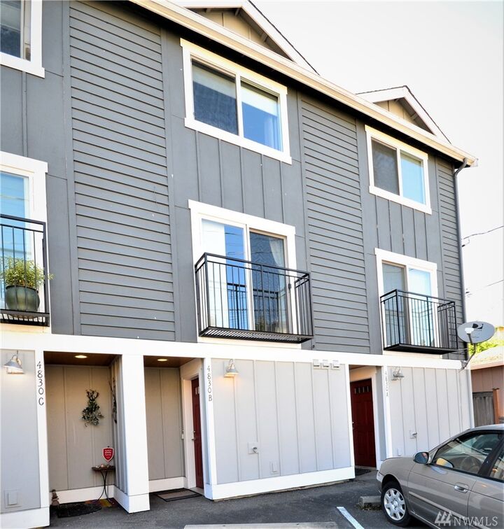 4830 40th Ave SW B  Seattle WA 98116 photo