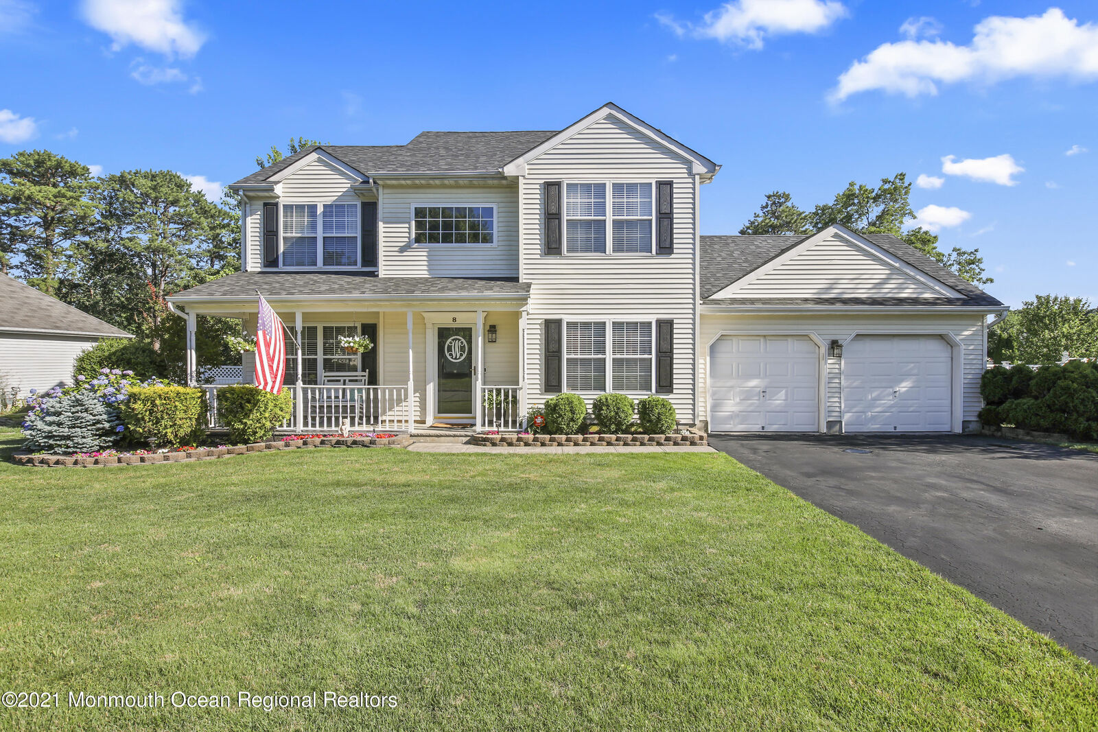 Property Photo:  8 Laketree Court  NJ 08759 