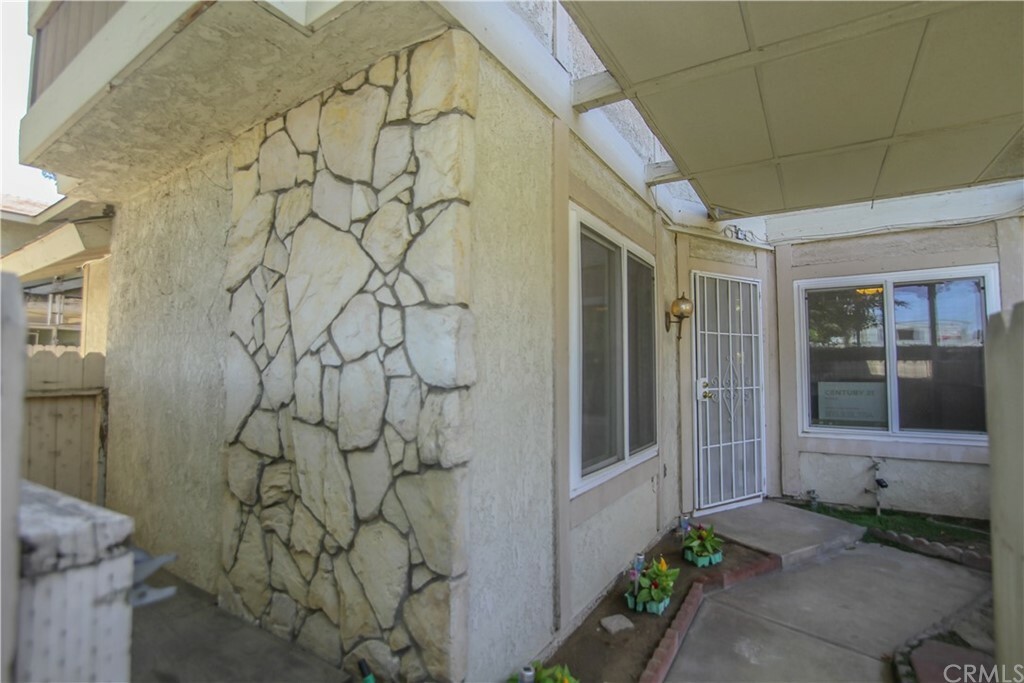 Property Photo:  1650 S Campus Avenue 8  CA 91761 