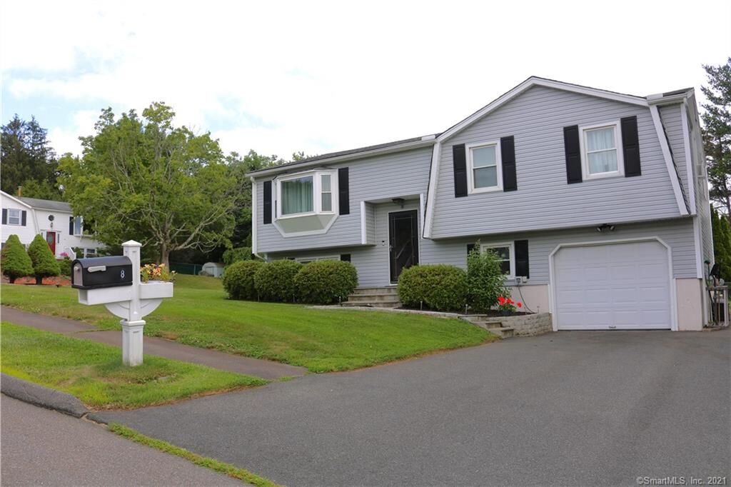 Property Photo:  8 Red Fox Lane  CT 06451 