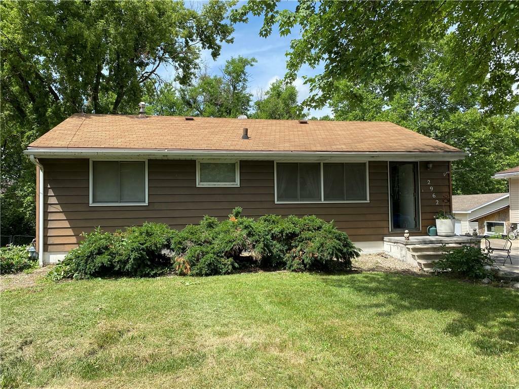 Property Photo:  2962 E Oak Park Avenue  IA 50317 