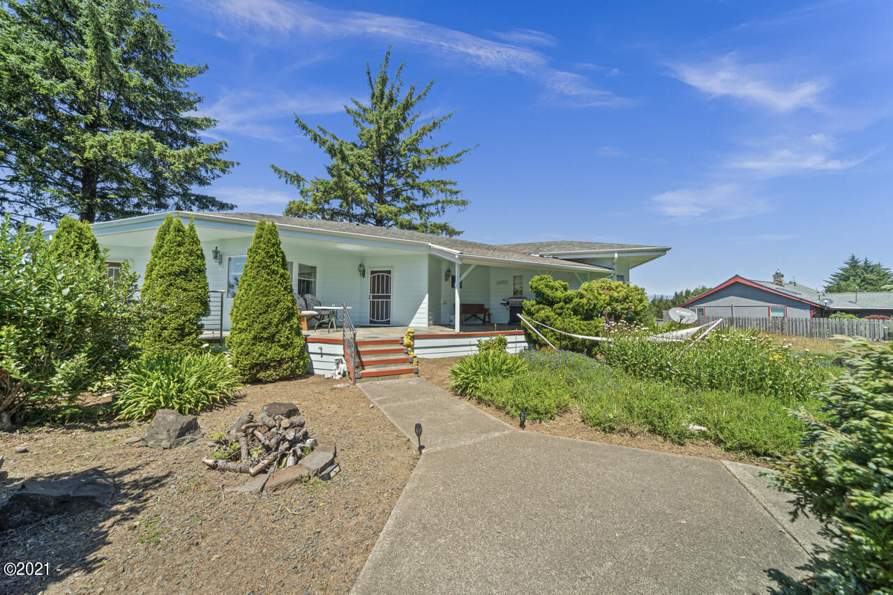 Property Photo: 2002 NW View Ridge Drive OR 97394