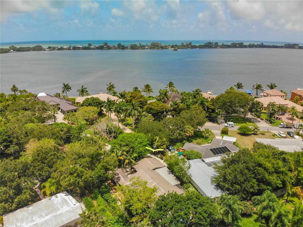 Property Photo: 413 Bayshore Drive FL 34229