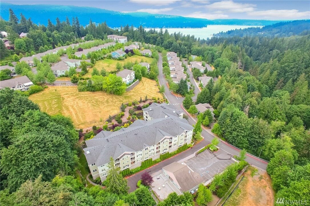 Property Photo:  4406 Providence Point Place SE 202  WA 98029 