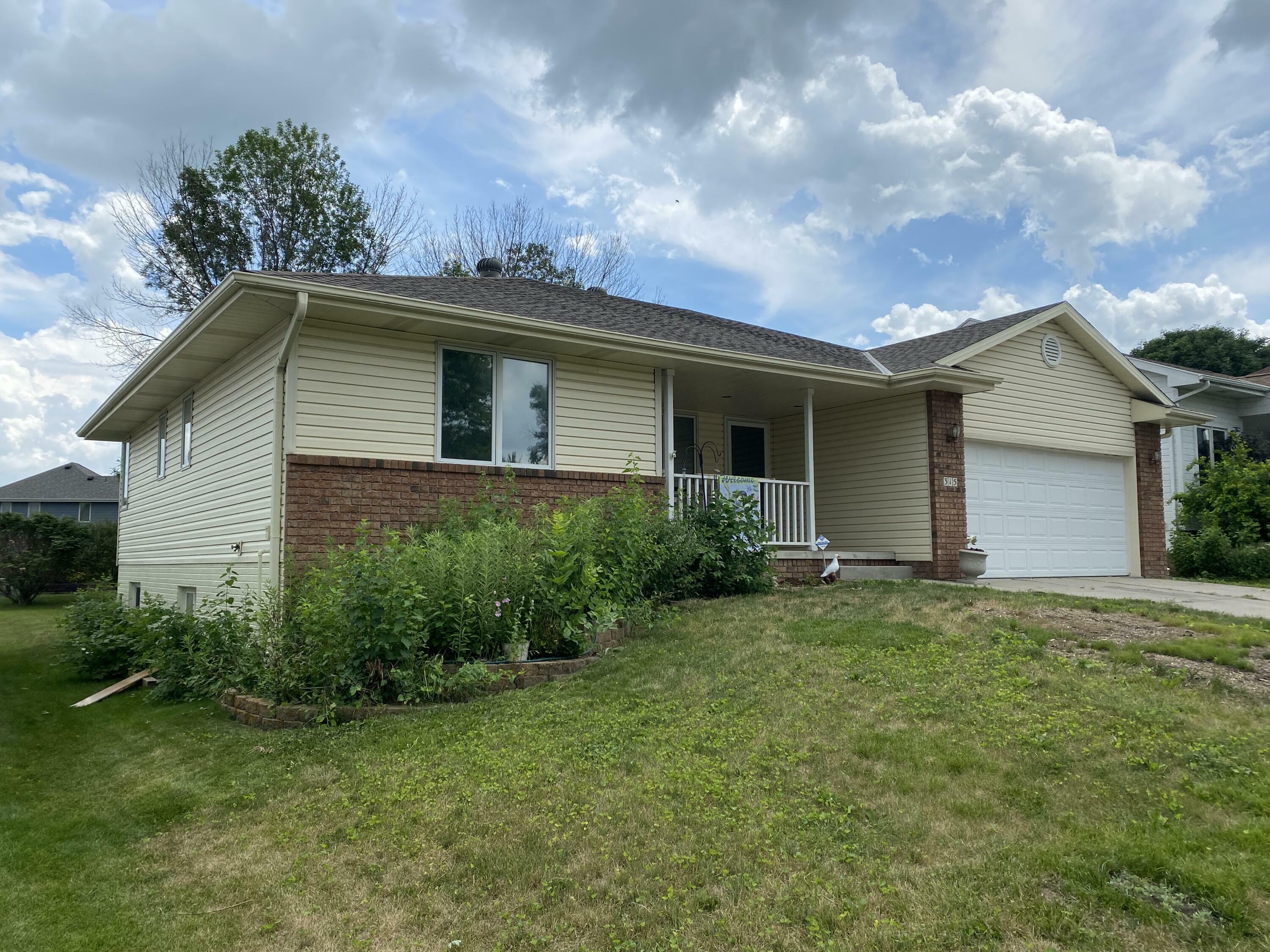 315 E Ferndale Drive  Council Bluffs IA 51503 photo