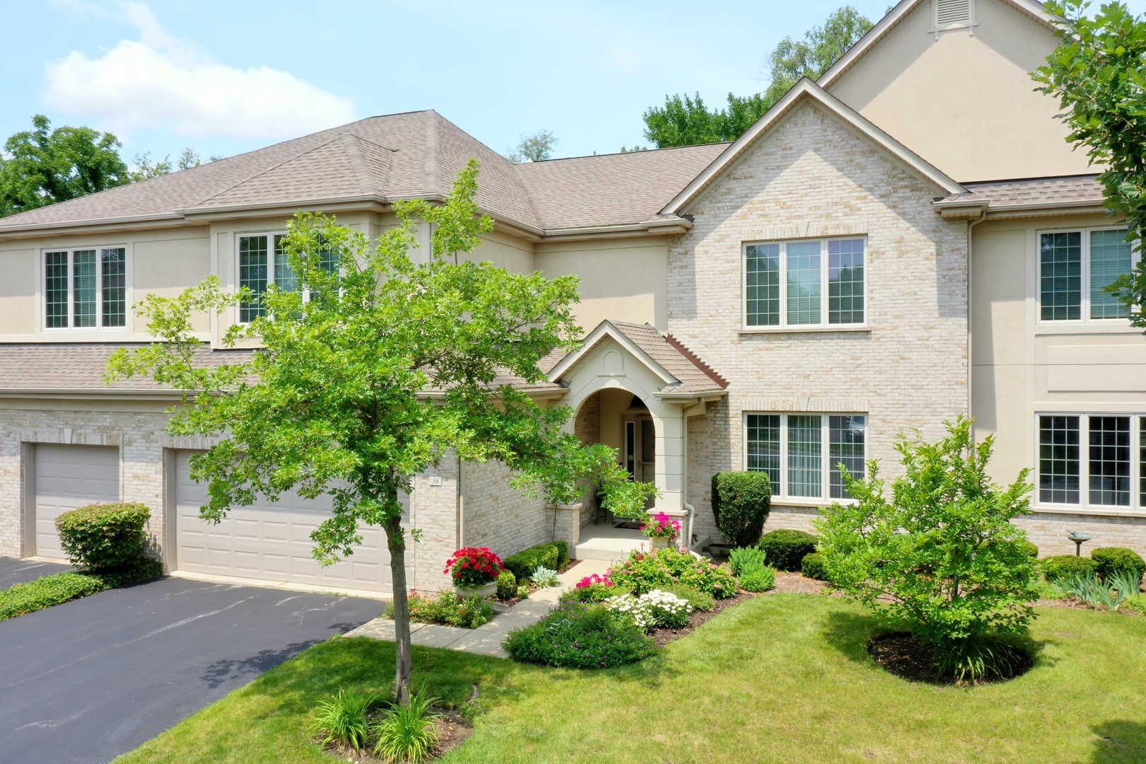 Property Photo:  36 Beaconsfield Court  IL 60069 