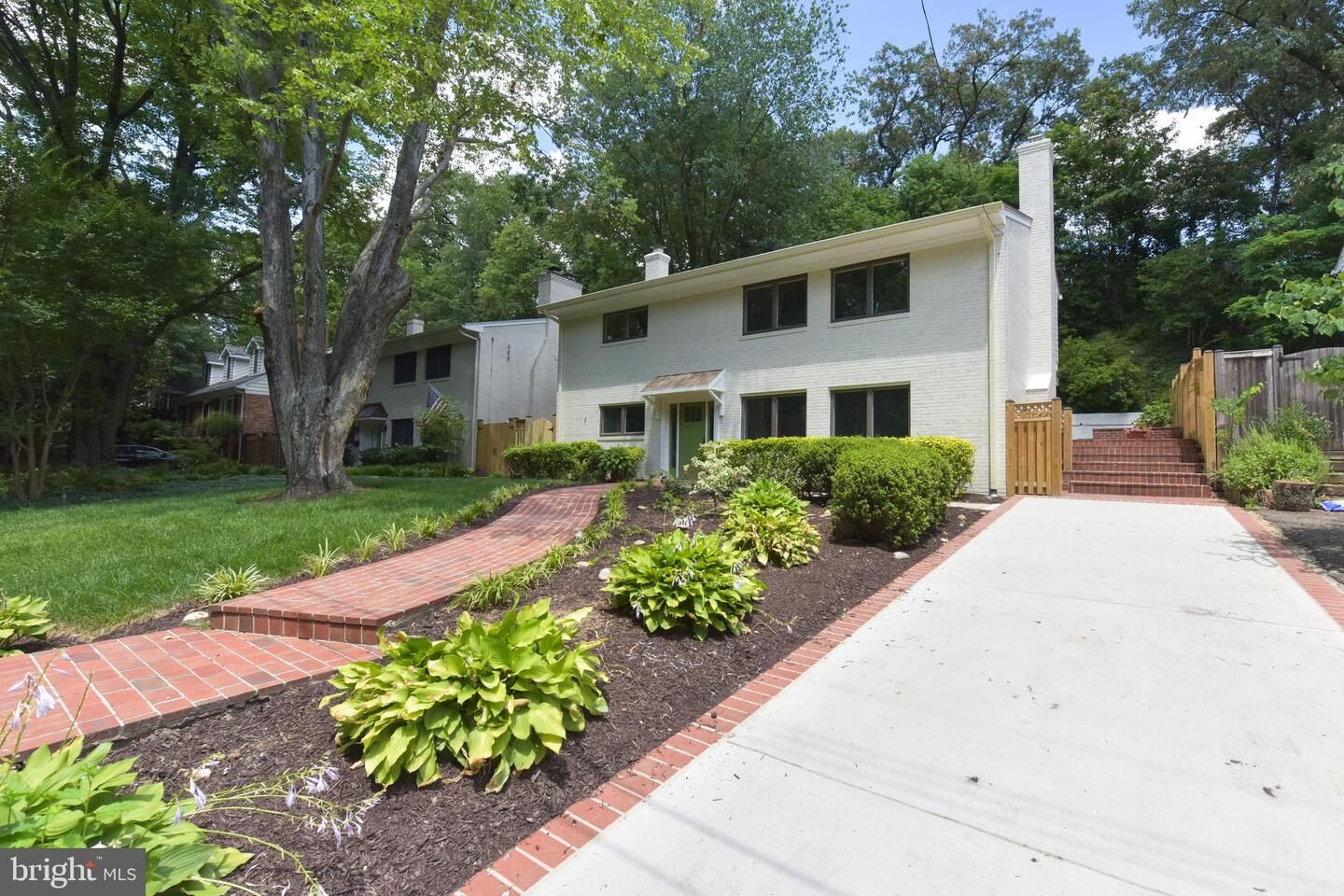 Property Photo: 815 E Timber Branch Parkway VA 22302