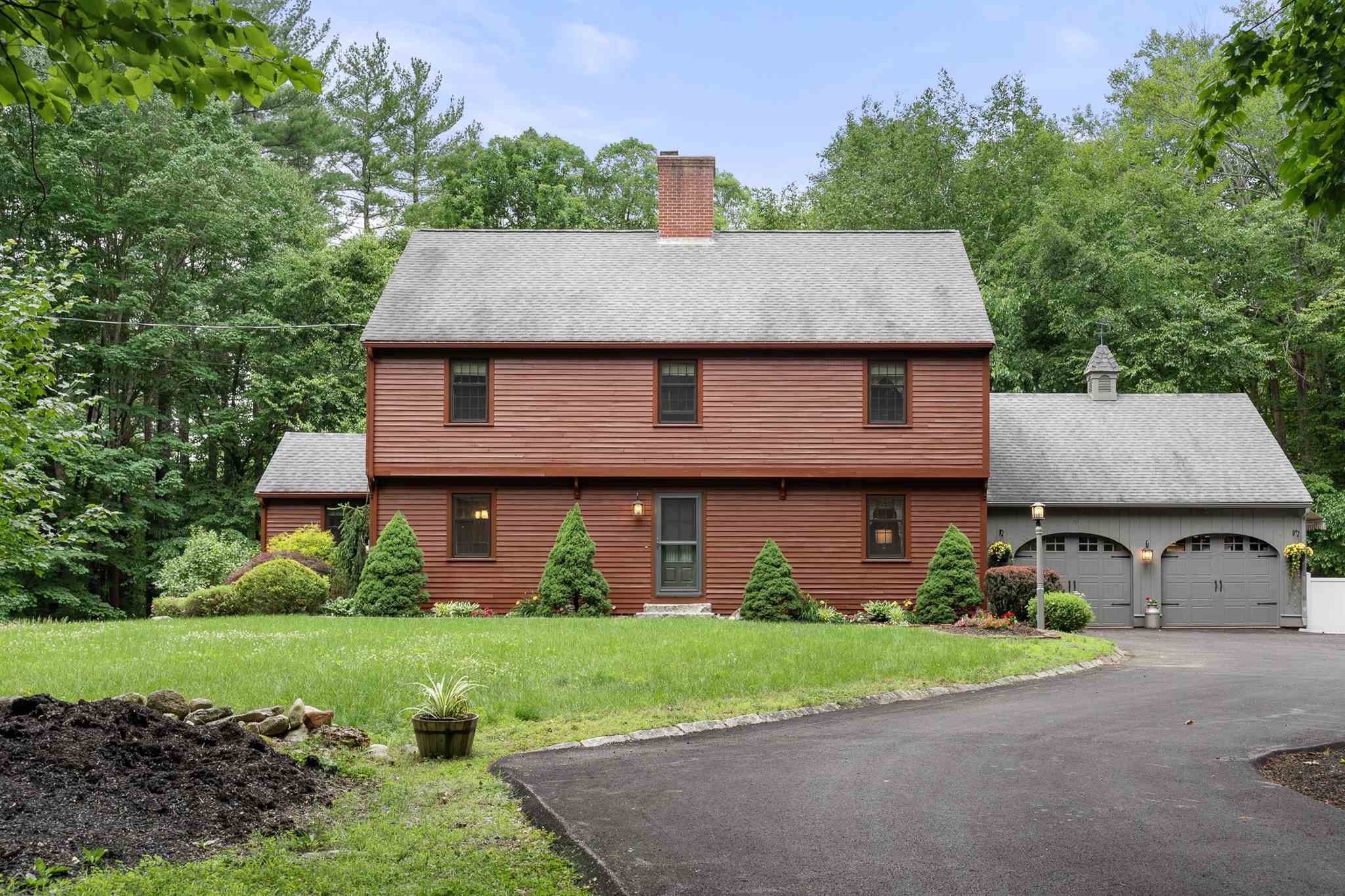 Property Photo:  15 Candlewood Drive  NH 03031 