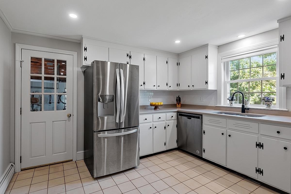 Property Photo: 11 Wheaton Drive NH 03063