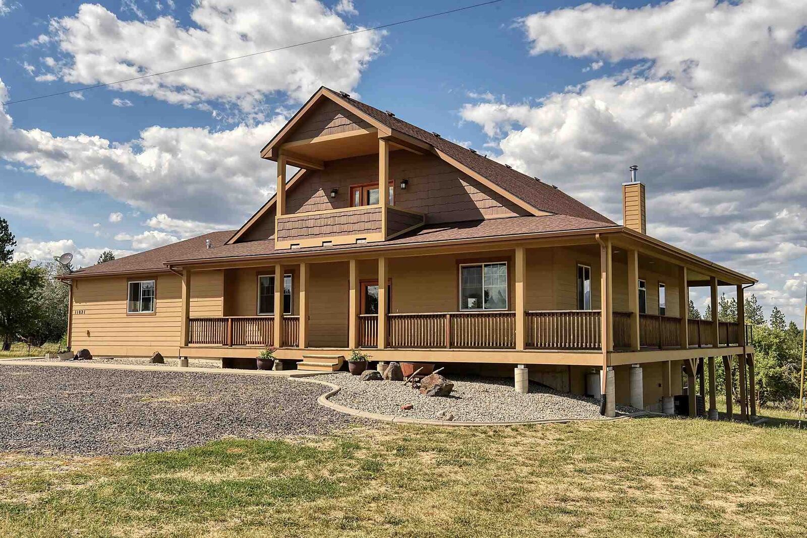 Property Photo: 11821 E Day Mt Spokane Rd WA 99021-9715
