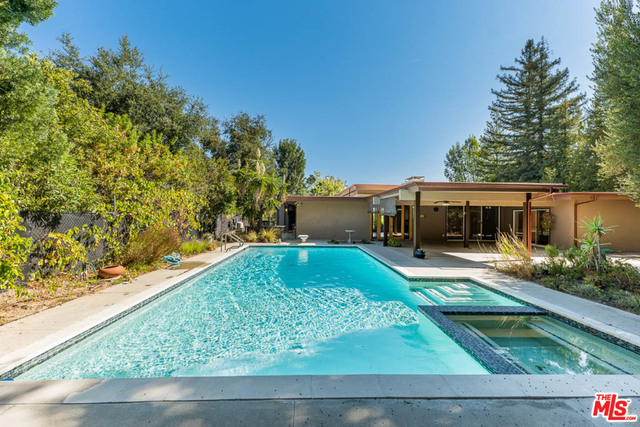 Property Photo:  21334   Mulholland Dr  CA 91364 