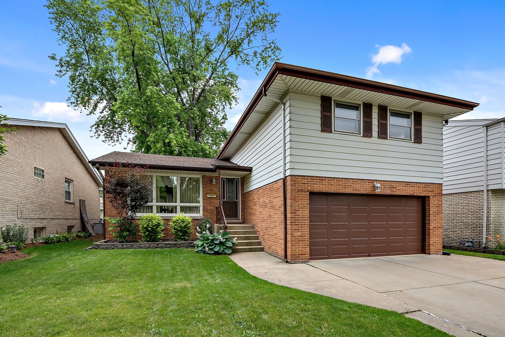 Property Photo:  2817 Mayfair Avenue  IL 60154 