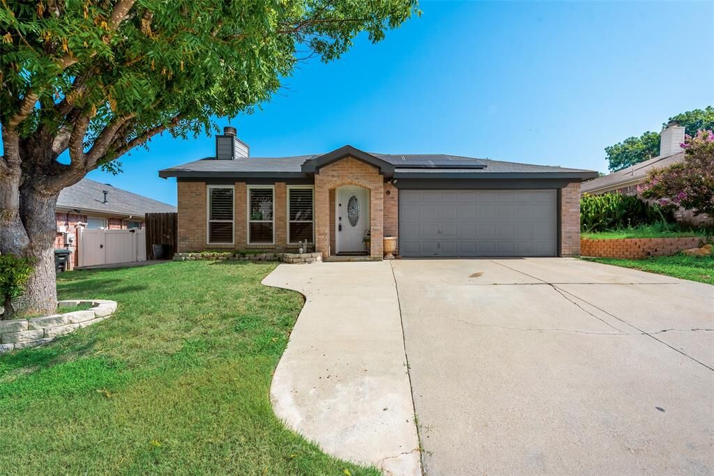 Property Photo: 10252 Cypress Hills Drive TX 76108