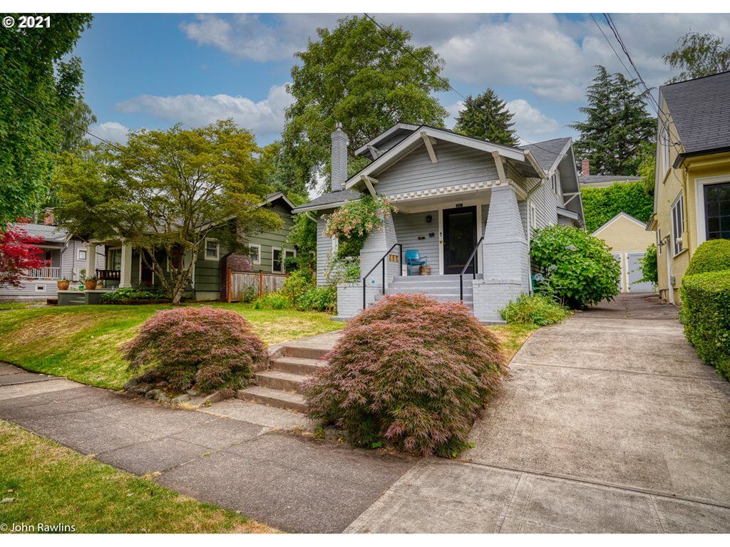 Property Photo:  631 NE 43rd Ave  OR 97213 