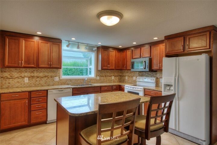 Property Photo: 7830 Railroad Avenue SE WA 98065