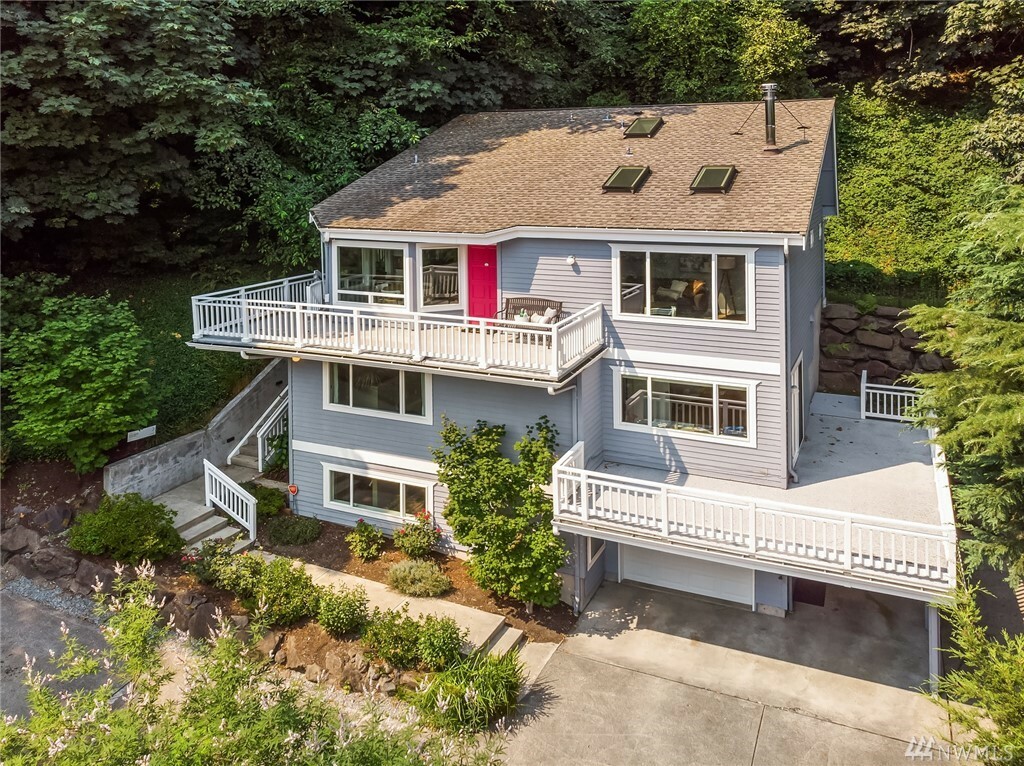 Property Photo: 8409 E Mercer Wy WA 98040