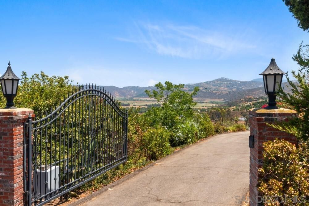 Property Photo:  1560 Quail Ridge Rd  CA 92027 