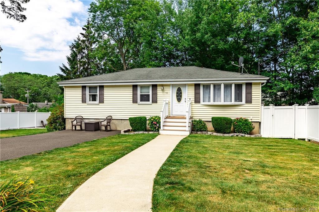 Property Photo: 98 Mohawk Drive CT 06516