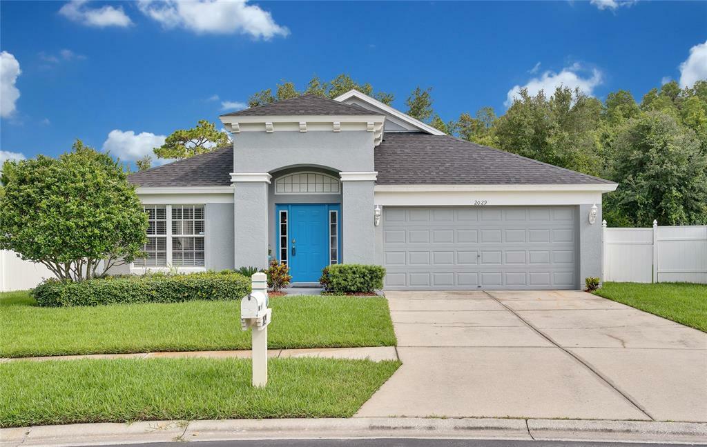 Property Photo:  2029 Shelbourne Court  FL 33543 