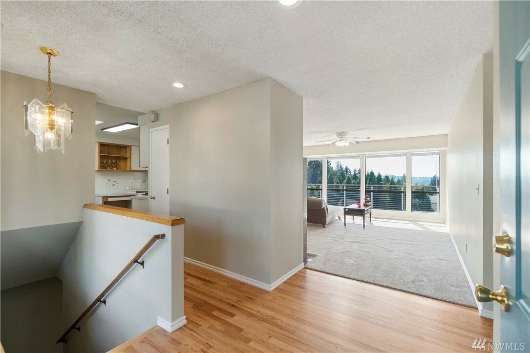 Property Photo:  1805 Lincoln Cir SE  WA 98055 