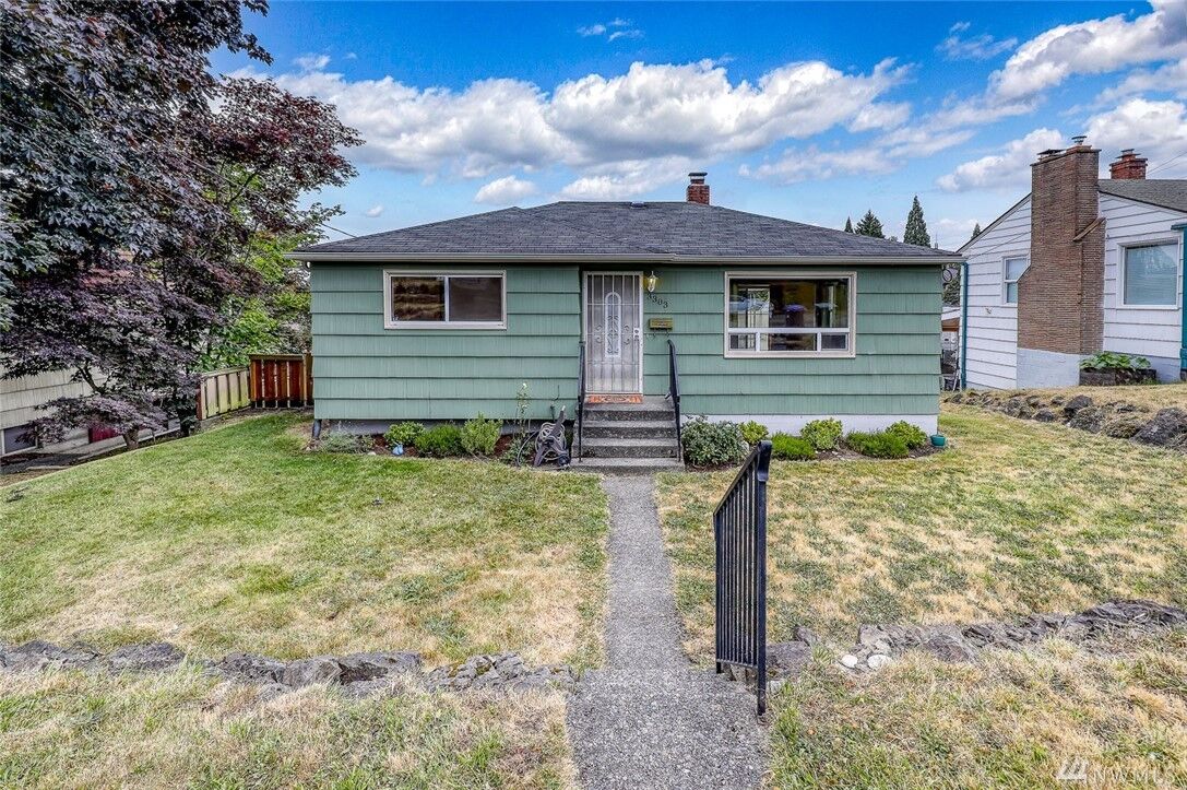 Property Photo:  3303 Solie Ave  WA 98310 