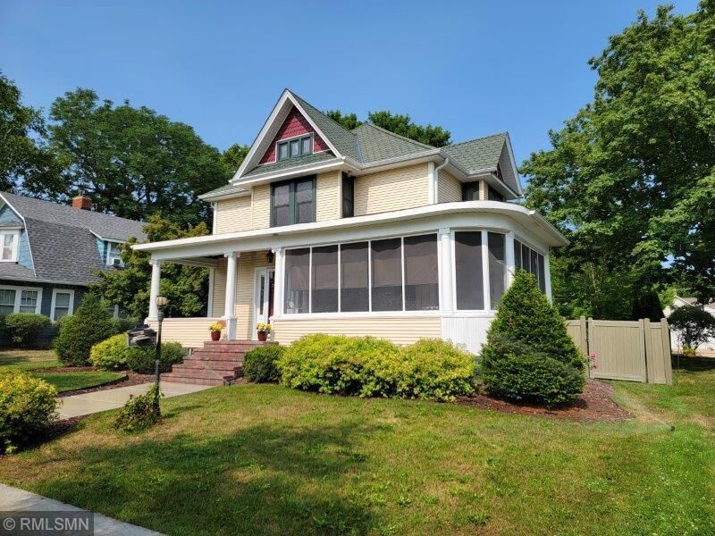 Property Photo: 210 Oak Street N MN 55318
