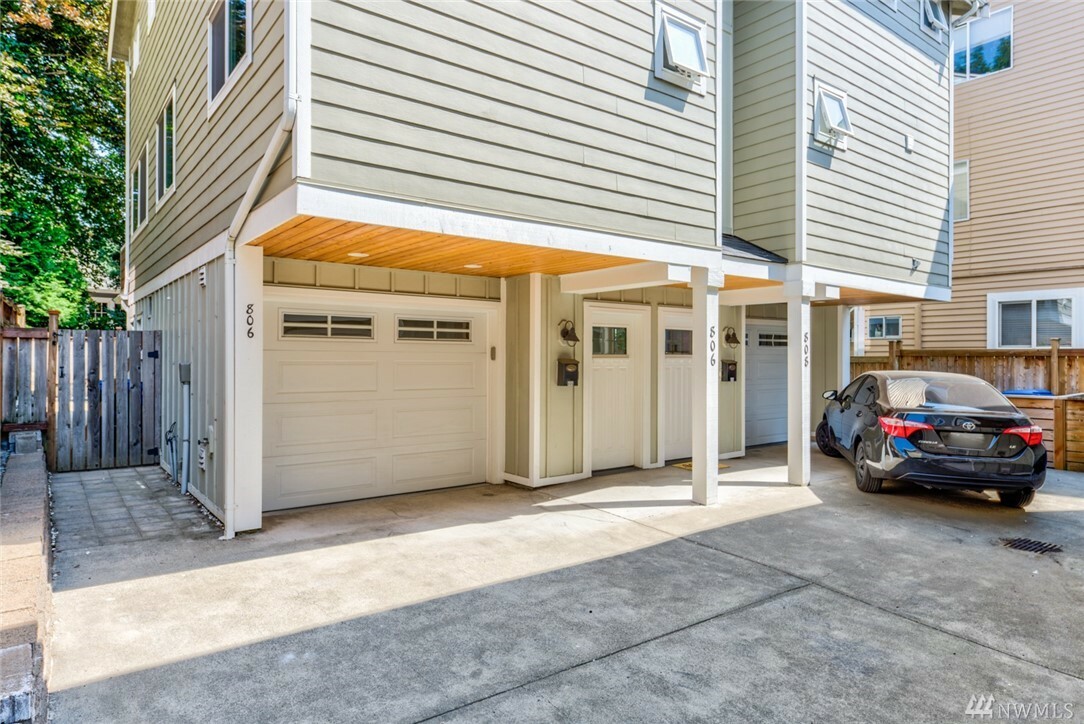 Property Photo:  806 N 49th St  WA 98103 