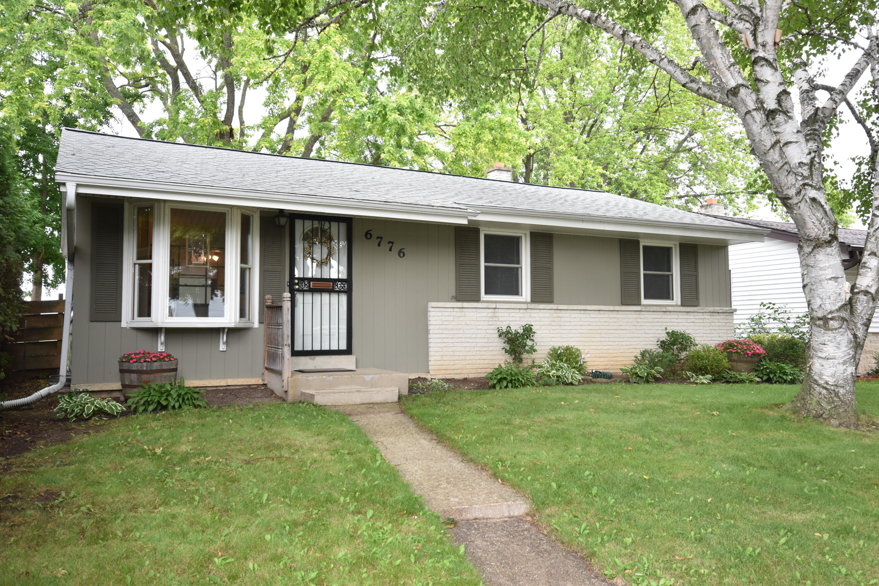 Property Photo: 6776 N 51st St WI 53223