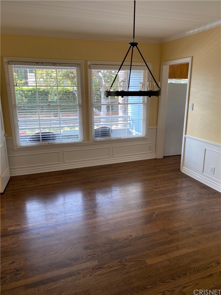 Property Photo:  200 S Rose Avenue  CA 91505 