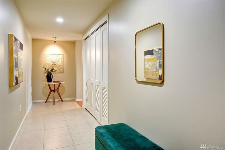 Property Photo:  76 Cedar 1205  WA 98121 