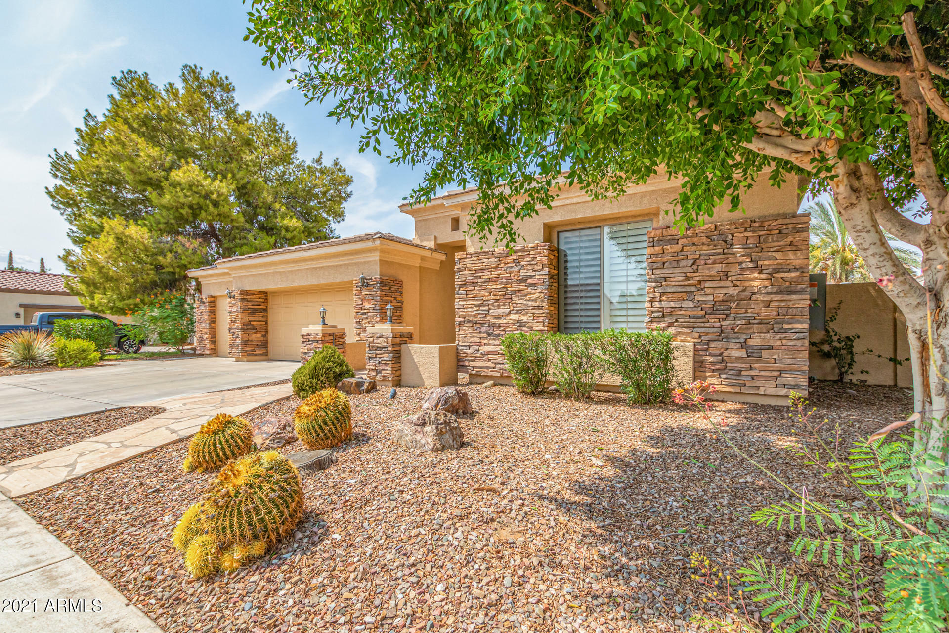 Property Photo:  462 W Carob Drive  AZ 85248 