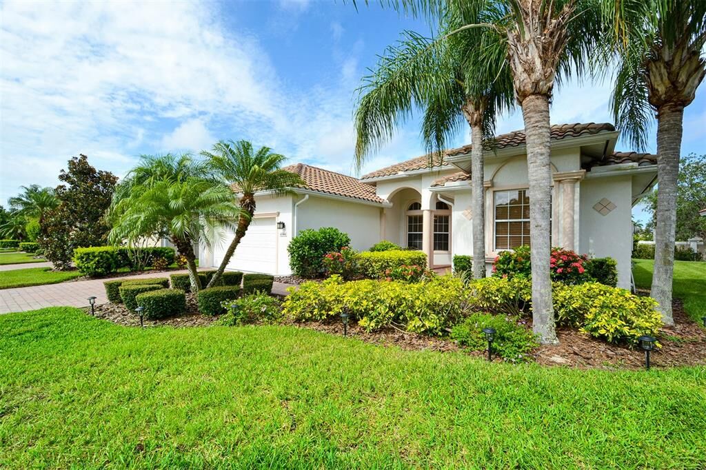 Property Photo: 4044 65th Place E FL 34243