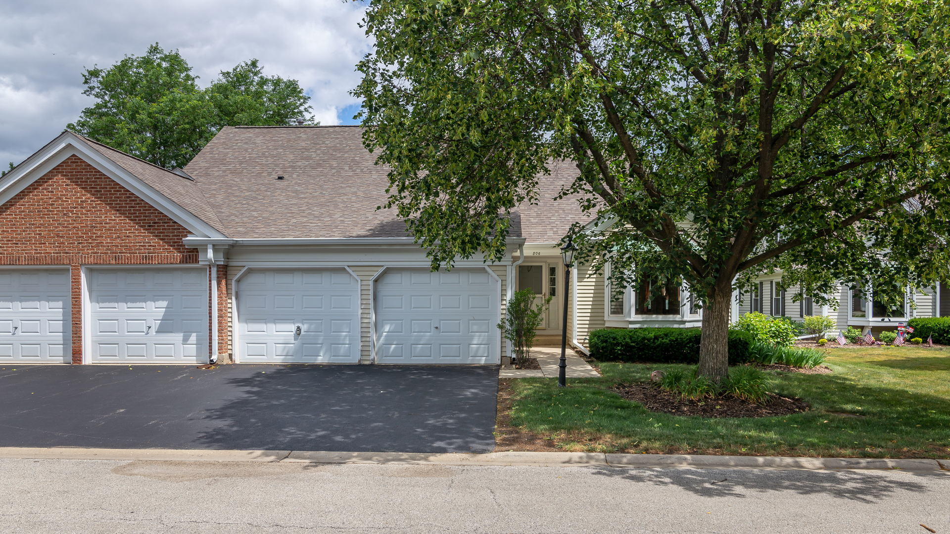 Property Photo:  806 Willow Hills Lane  IL 60070 