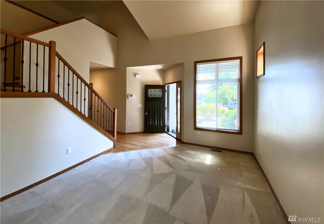 Property Photo:  128 SW 211th Place  WA 98021 