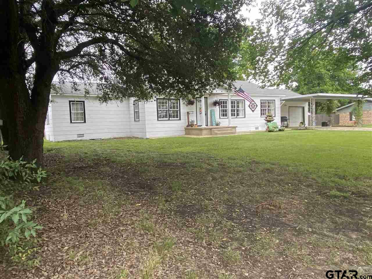 Property Photo:  1000 S Donoho  TX 75426 