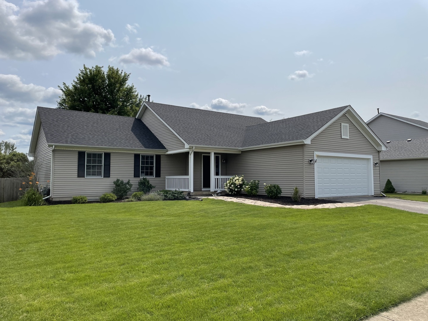 Property Photo:  431 Banbury Avenue  IL 60119 