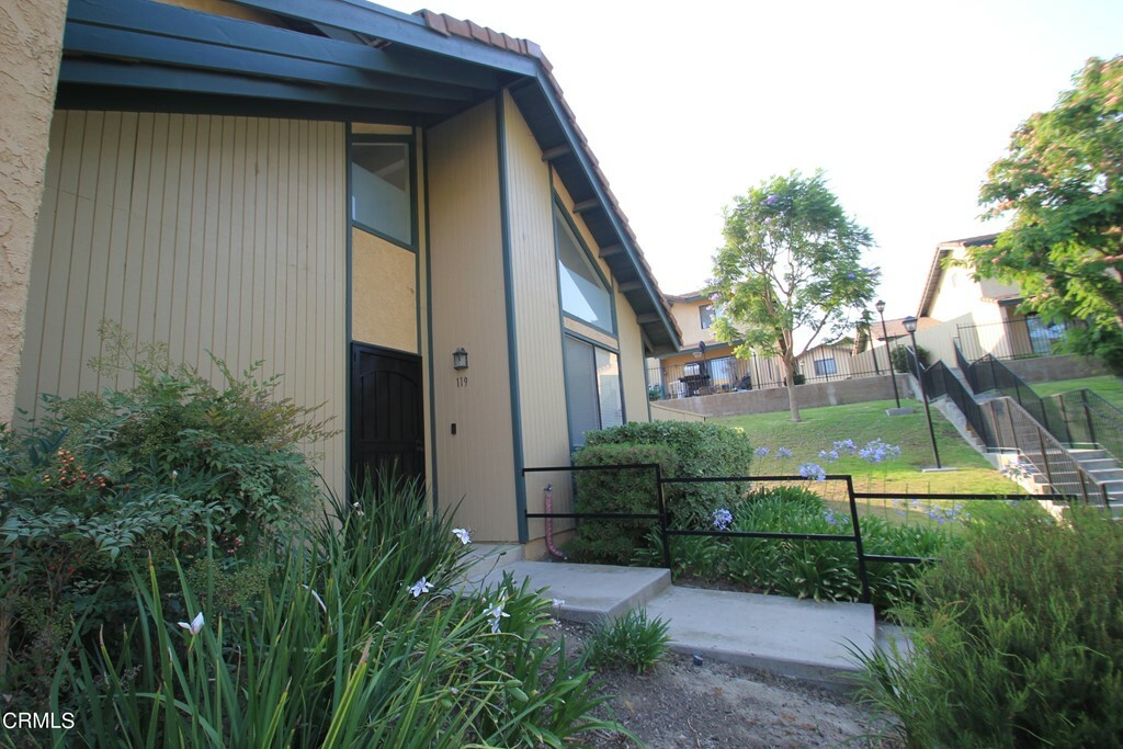 Property Photo:  119 Sonoma Lane  CA 93060 