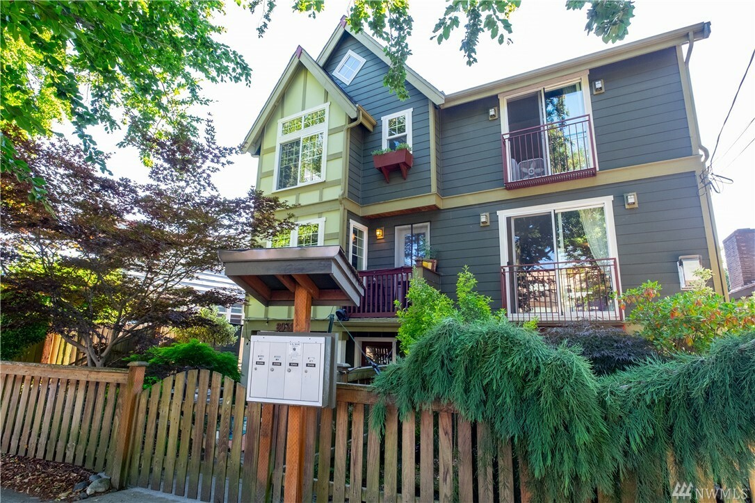 Property Photo: 3041 Beacon Ave S B WA 98144